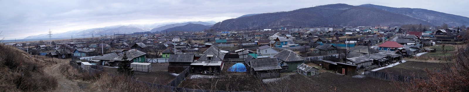 Вид на посёлок Култук со склона вблизи пади Первая Воротистая