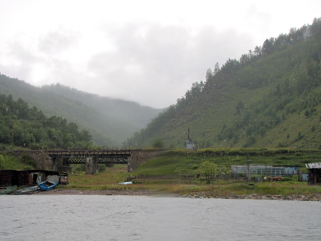 Мост через реку Малая Крутая Губа и поселок Шарыжалгай, 140 км КБЖД