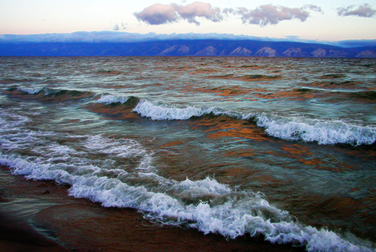 Море было неспокойно