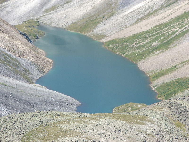 Озеро в цирке со стороны реки Перевальная с перевала Ясный.