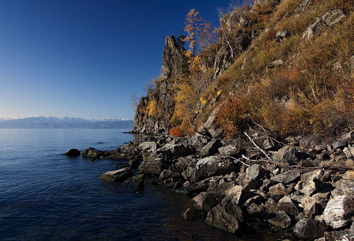 Озера вокруг байкала. Мыс Половинный Байкал. Западный берег Байкала. Каменистый берег Байкала. Скалистый берег Байкала.