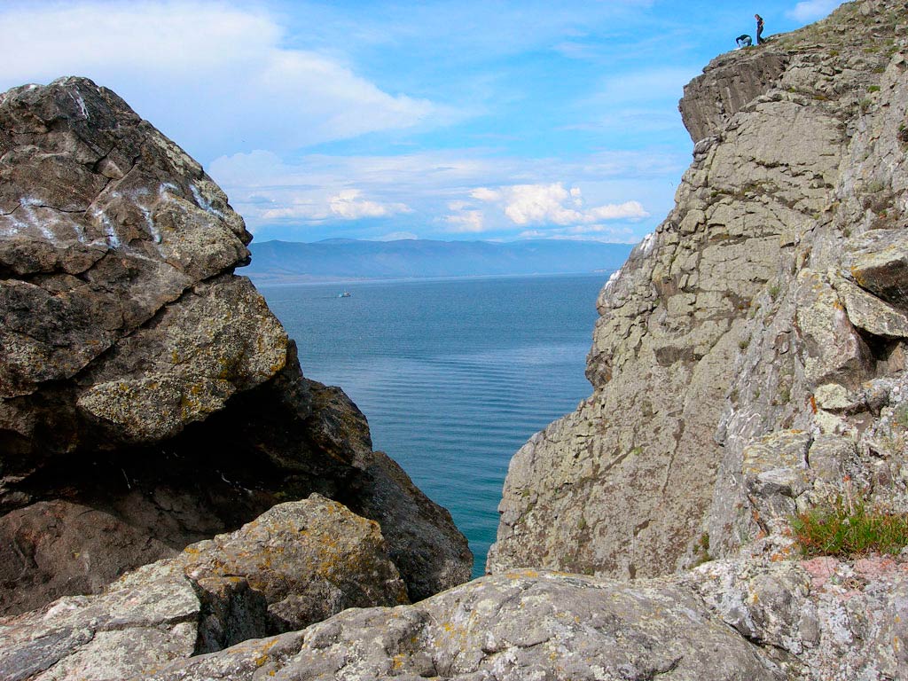 ����� ����