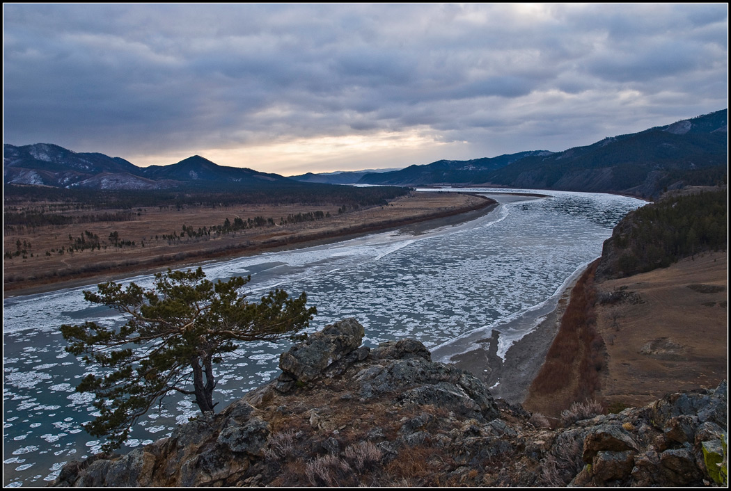 Загрязнение воды байкала. Река Селенга Байкал. Река Селенга загрязняет Байкал. Река Селенга экология. Река Кяхтинка.