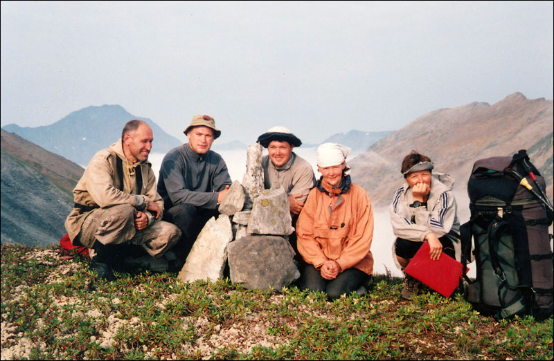 20. Группа на перевале Юго-Западный Капчан (1А, 1953, первопрохождение), вид в сторону р. Эльгер