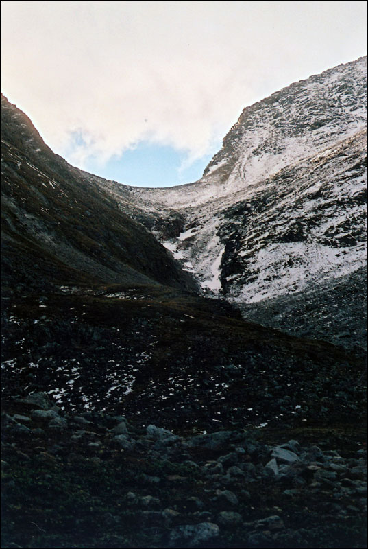 130. Вид на перевал Архар (1Б, 2525 м) со стороны р. Шаньга. Автор фото - Марина Васильева.