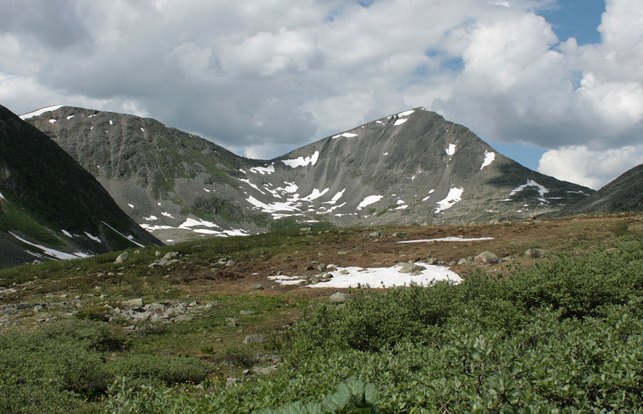 Вид на перевал Чаша со стороны Саган-Сэра