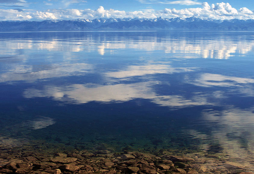 Особенности вод озер. Озеро Байкал вода. Прозрачное озеро Байкал. Озеро Байкал чистая вода. Байкал пресная вода.
