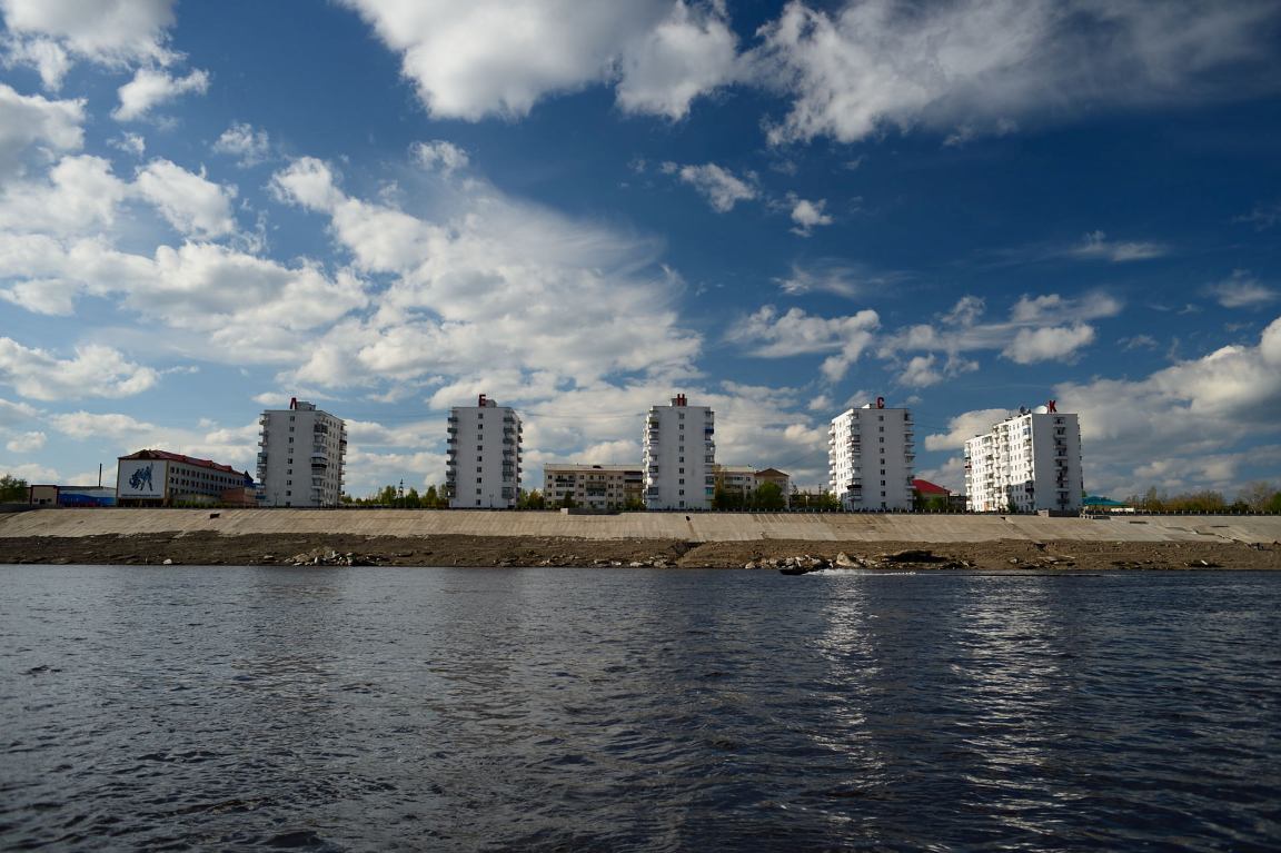 Ленск саха якутия. Ленск набережная. Город Ленск набережная. Город Ленск Якутия.