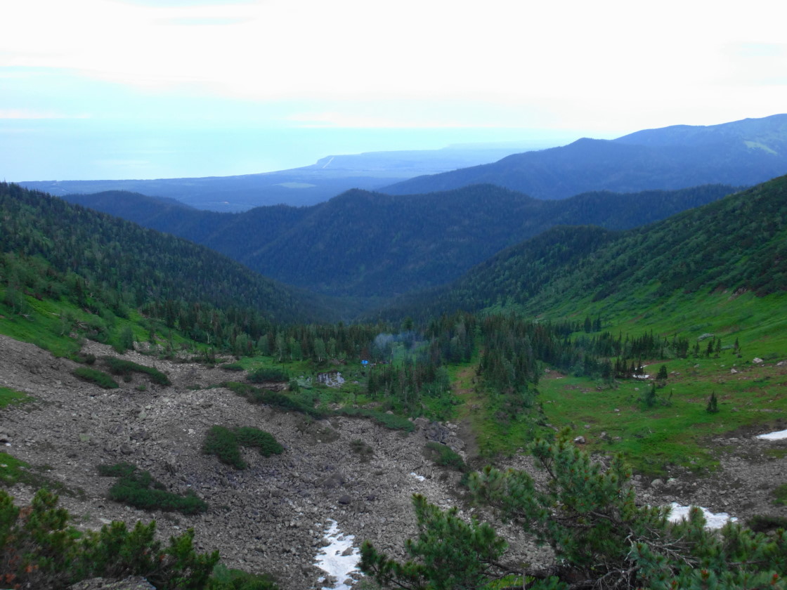 Вид на долину Толбозихи с гребня