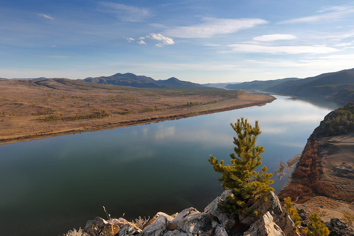 Какие притоки байкала. Озеро Байкал река Селенга. Река Селенга Байкал. Селенга в Монголии. Река Селенга впадает в Байкал.
