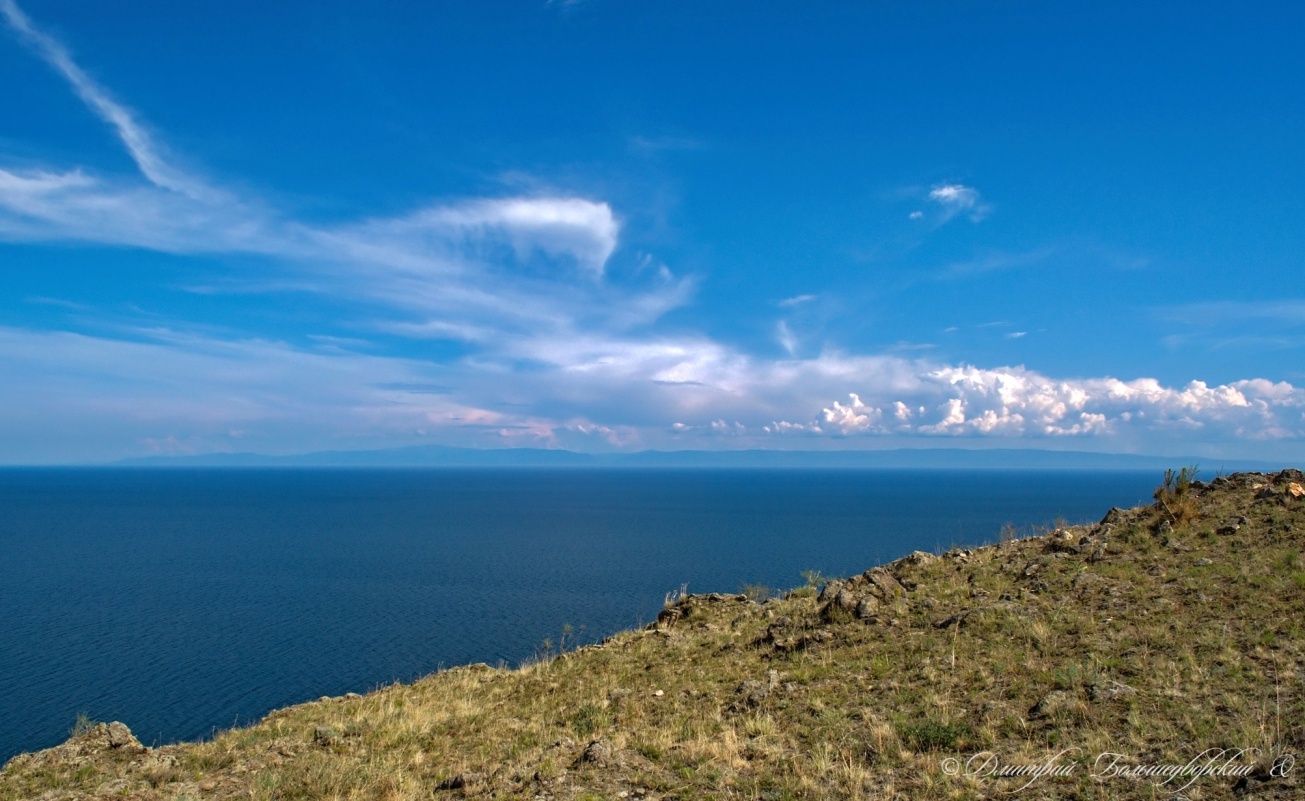 Байкал, вид на восточное побережье, хребет Улан-Бургасы и п. Гремячинск