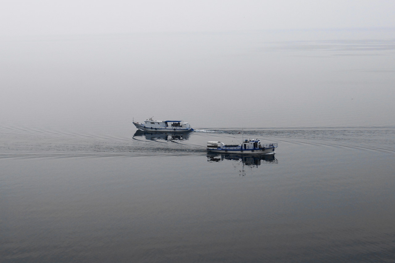 разошлись в море корабли