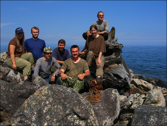 Наша группа на берегу Байкала